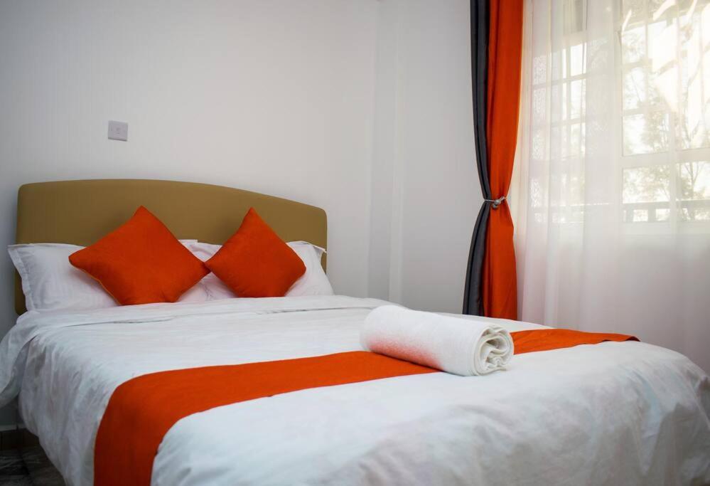 THE ROBERTs Spacious One Bedroom