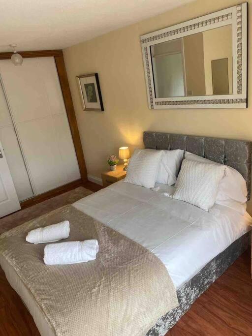 Modern 2 bedroom house with WIFI (Welwyn Garden City)