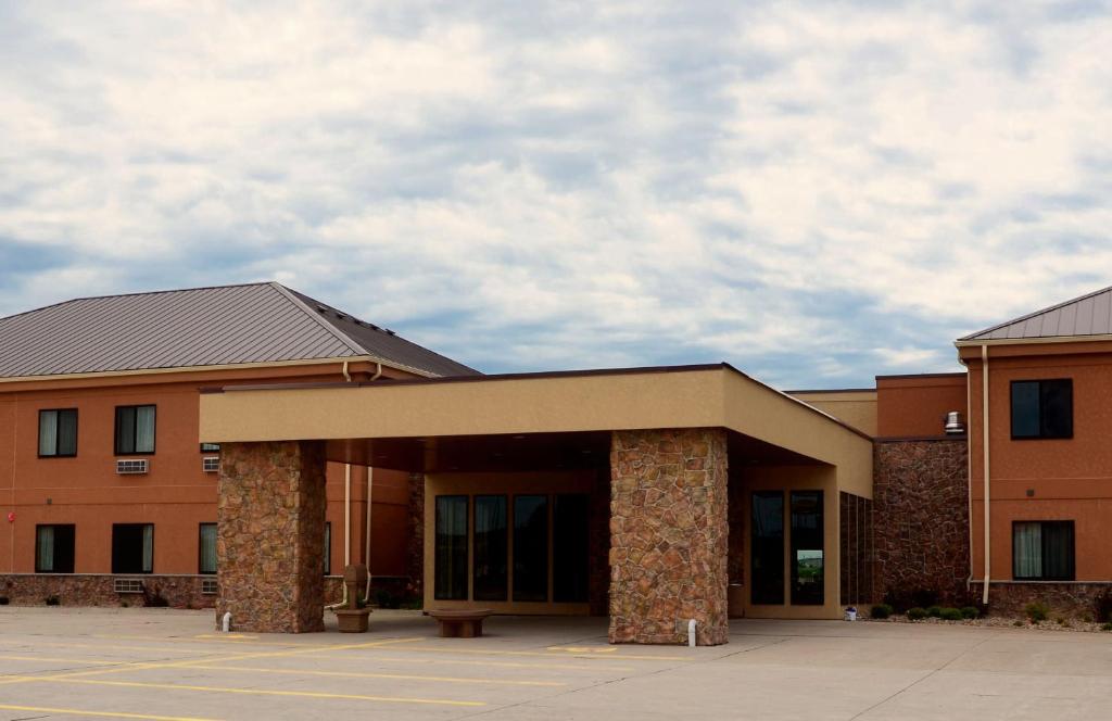 Cobblestone Inn & Suites - Newton (Newton)