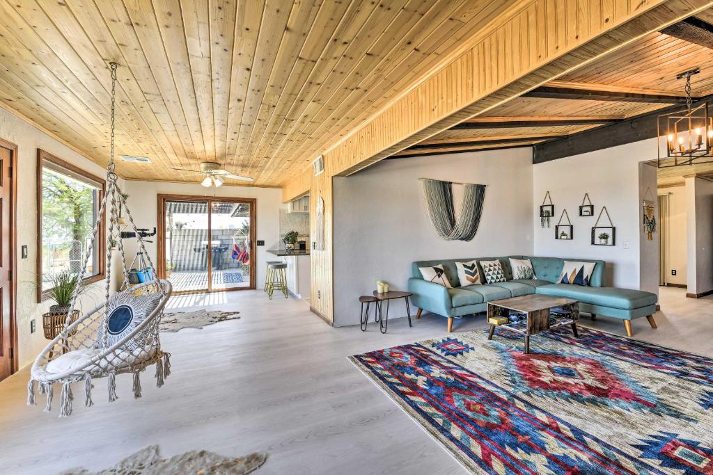 Chic Joshua Tree Pad with Mountain Views and Hot Tub