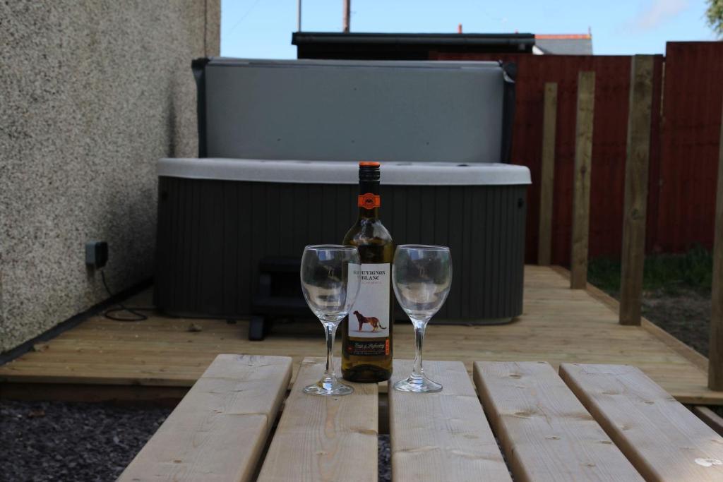 Swyn y Mor beach close Pet friendly hot tub