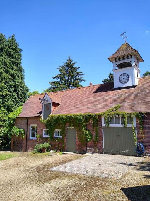 Barn in beautiful Countyside (Watford)
