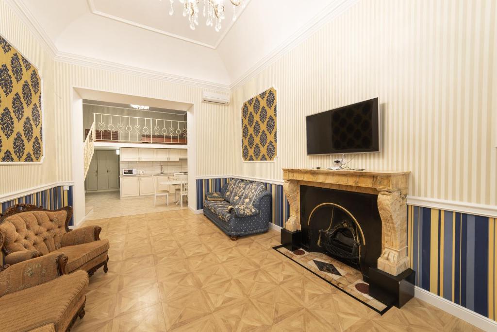 Lanzheronivska 2-level Apartment