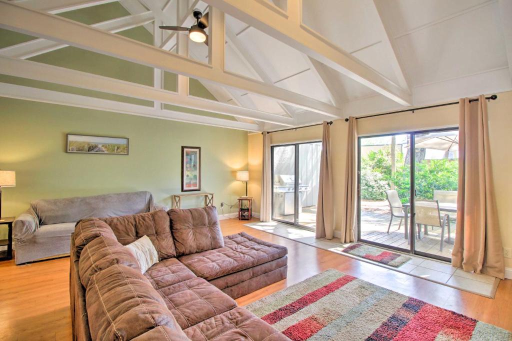 Pet-Friendly Retreat in Palmetto Dunes!