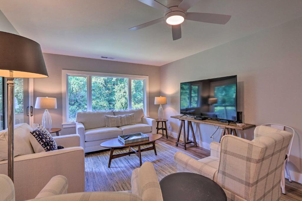 Pristine Shipyard Condo with Community Pool Access!