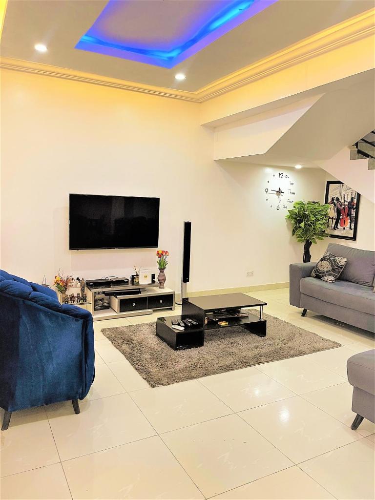 Entire serviced Two bedroom house Abuja - Six Stars apartment