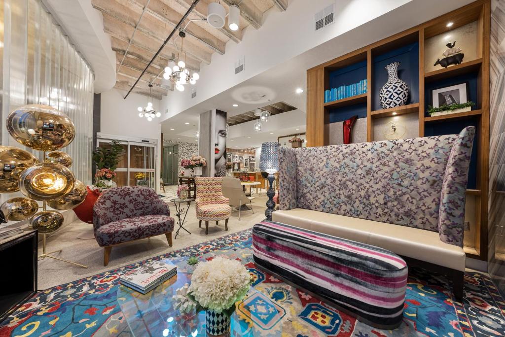 Insta-Worthy Oasis steps from Nightlife with Amazing Amenities 305