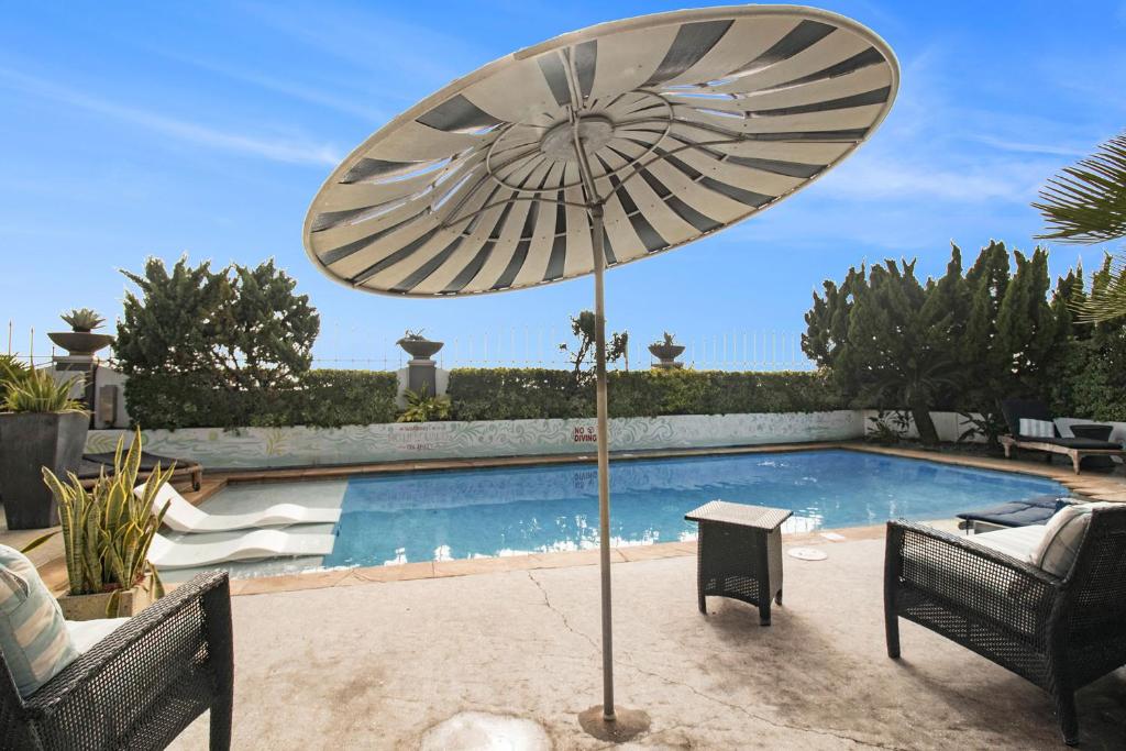 Condo di Cocco #1-Oceanfront Dog Friendly w Pool