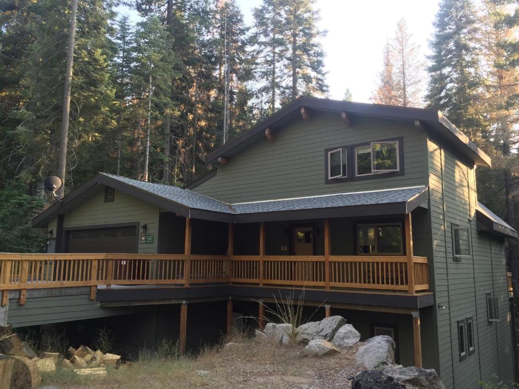 Dogwood Manor (Yosemite West)