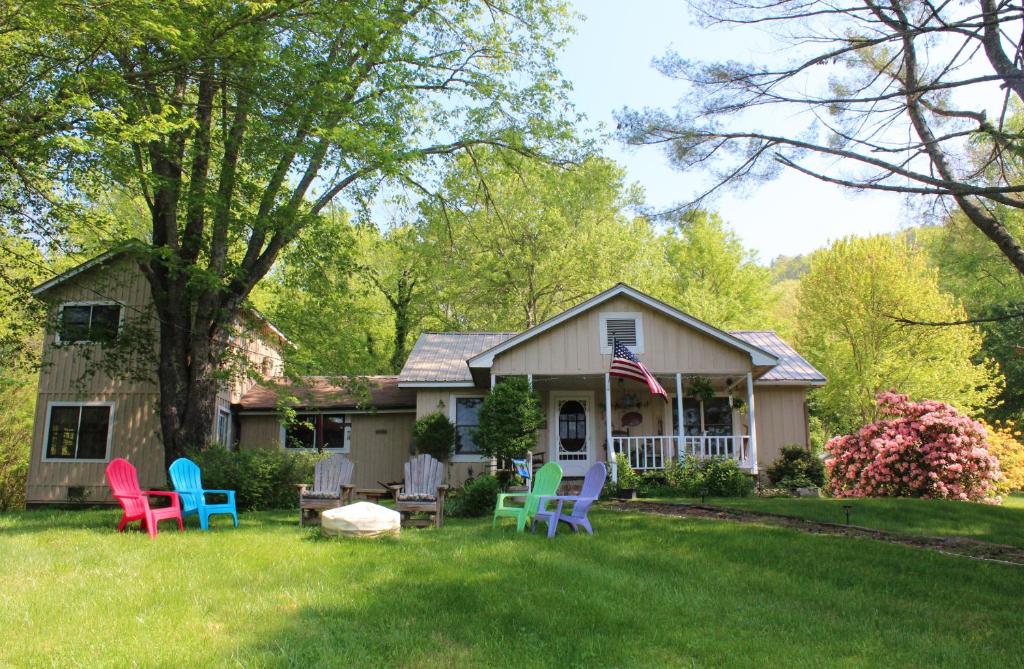 Henson Cove Place Bed and Breakfast w/Cabin (Hiawassee)