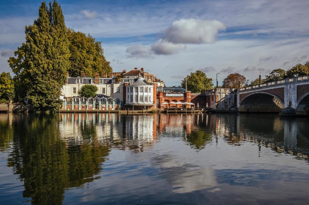 Mitre Hotel (Kingston upon Thames)