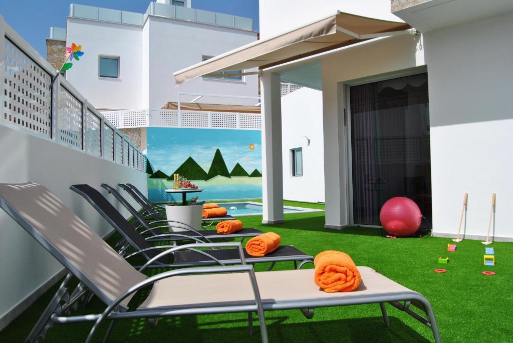 Big Villa Tauro with Private Heated Saltwater Pool & jacuzzi & BBQ & Game Room, MOGÁN