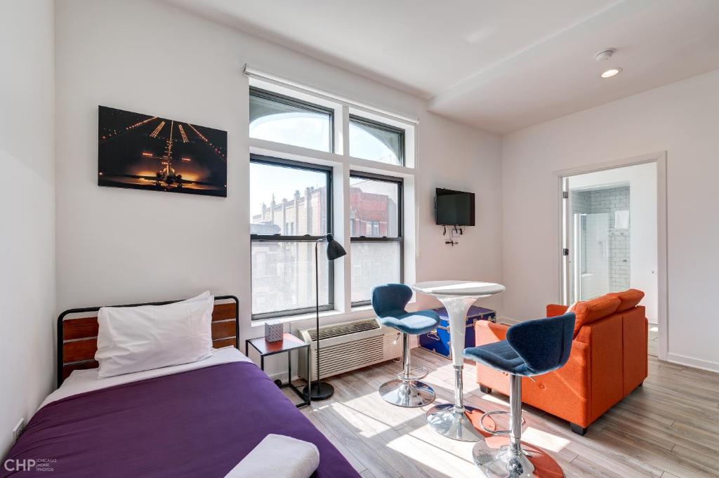 747 Lofts by RedAwning - Chicago Second Floor Studio