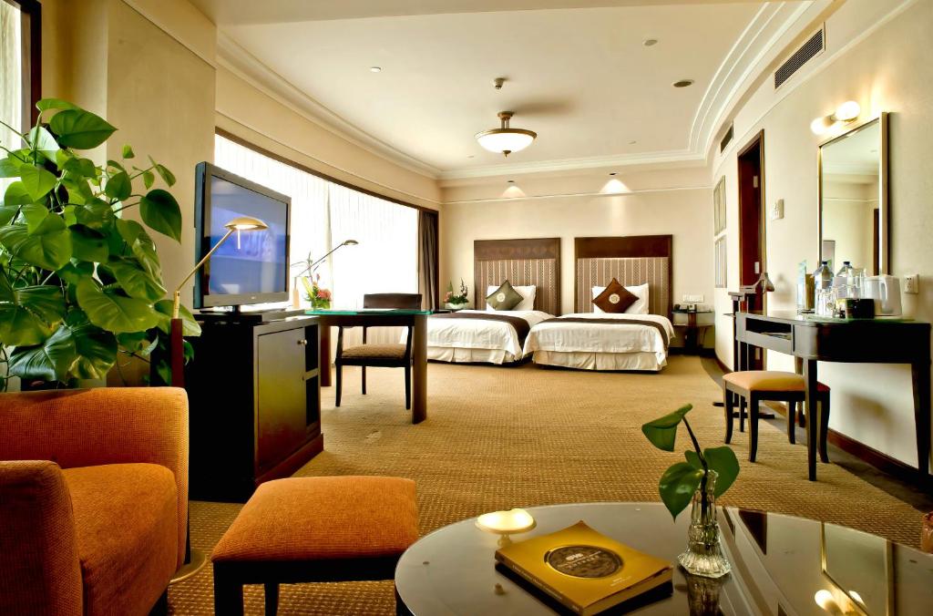 Howard Johnson Ginwa Plaza Hotel