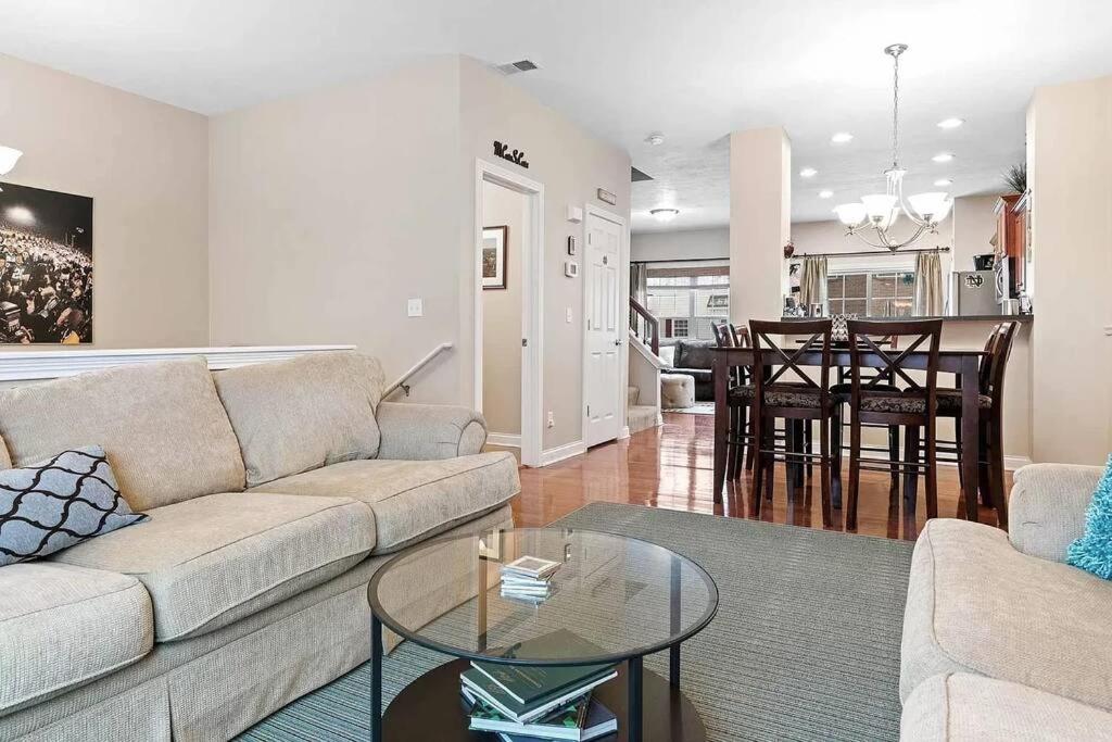 Comfortable Townhouse - Short Stroll to Notre Dame (South Bend)
