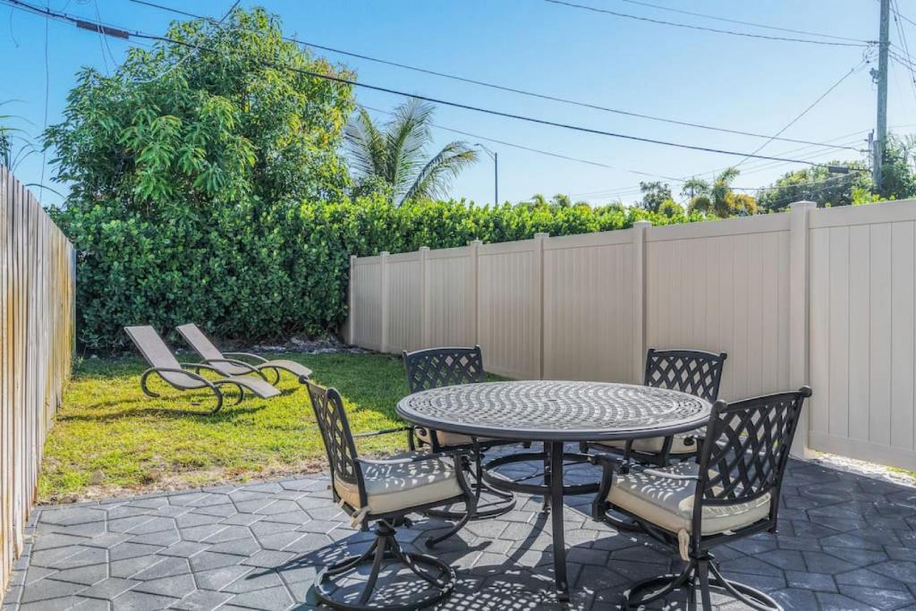 Lauderdale Modern 1 Bedroom 1 Bathroom with Private Backyard