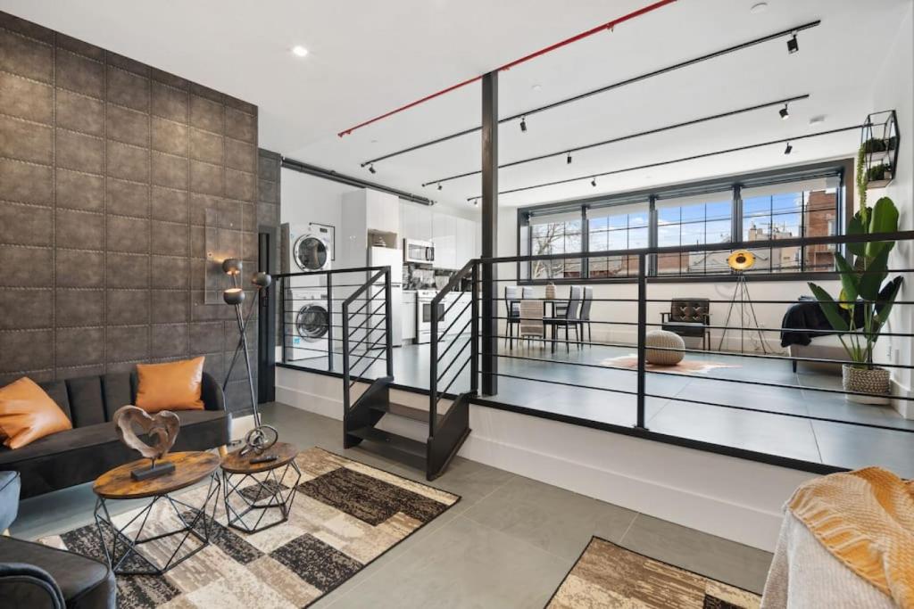 Brooklyn Bay Full spacious Unique trendy loft