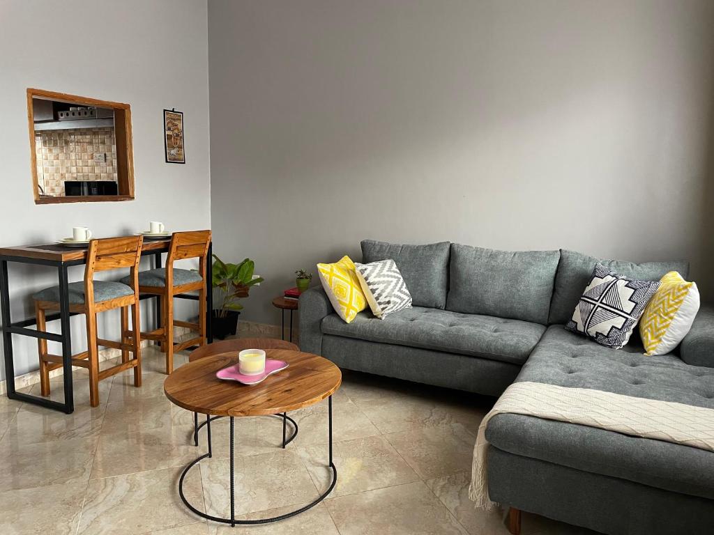 Tranquil 2 Bedroom Apartment near Lake Vic
