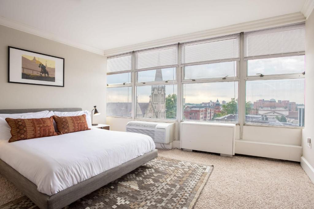 CozySuites 800 Tower 1BR w sky pool