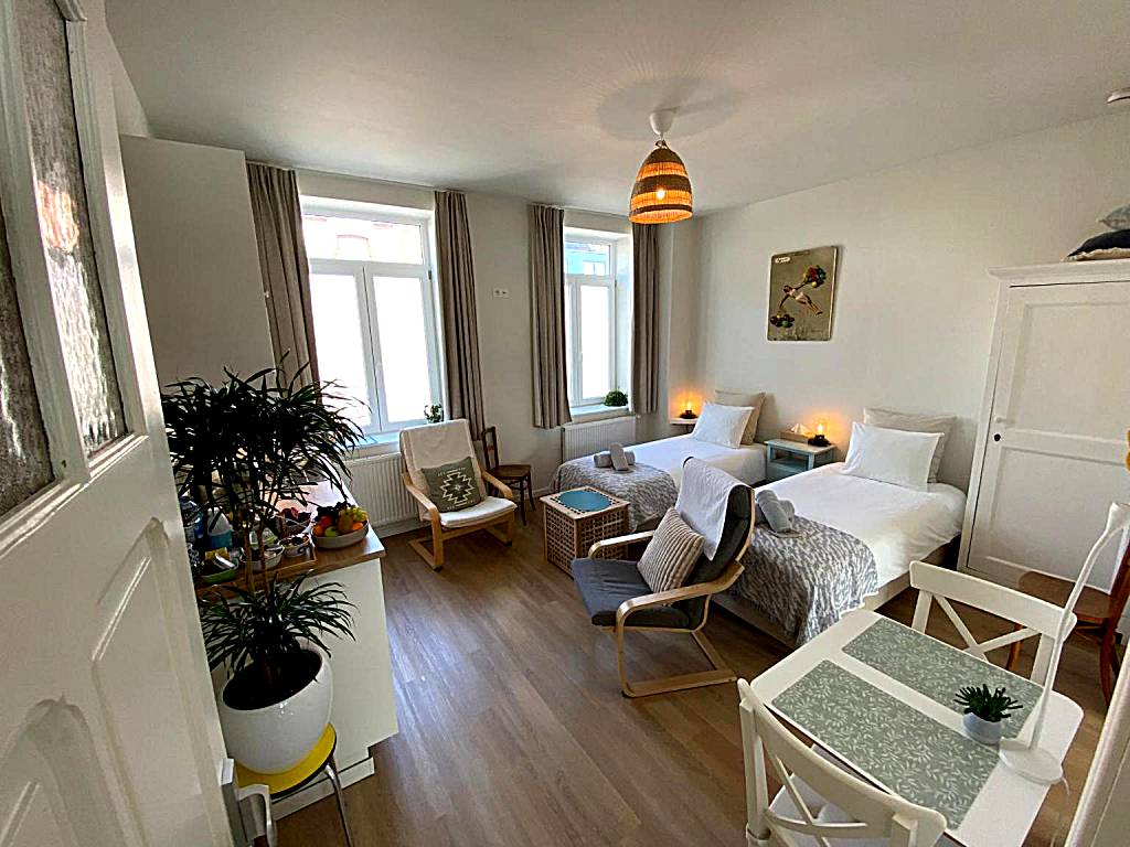 LOGIES-M Comfort Studios Inc Bikes B&B