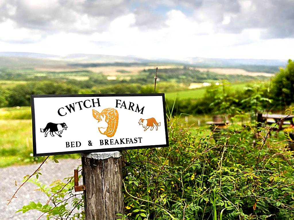 Cwtch Farm Bed & Breakfast (Ystalyfera)