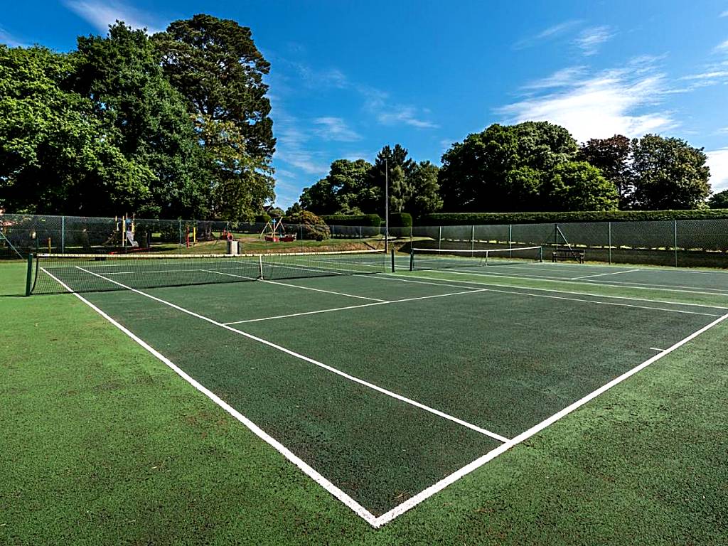 Macdonald Elmers Court Resort (Lymington)