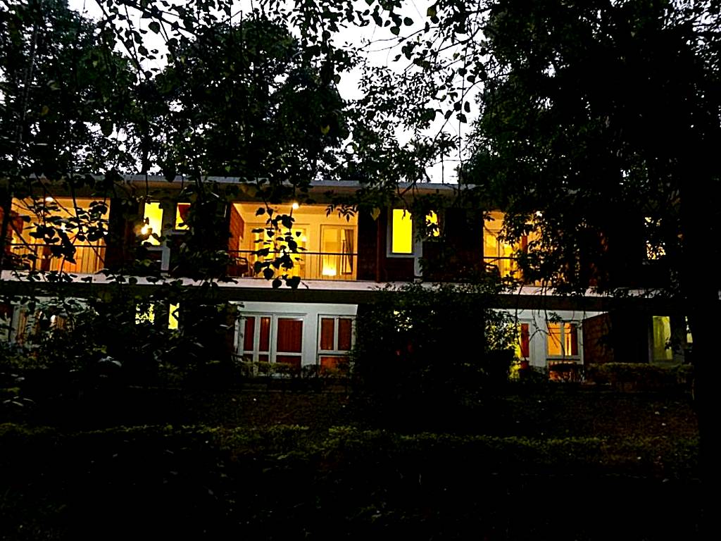 Falling Waters Munnar: Suite with River View
