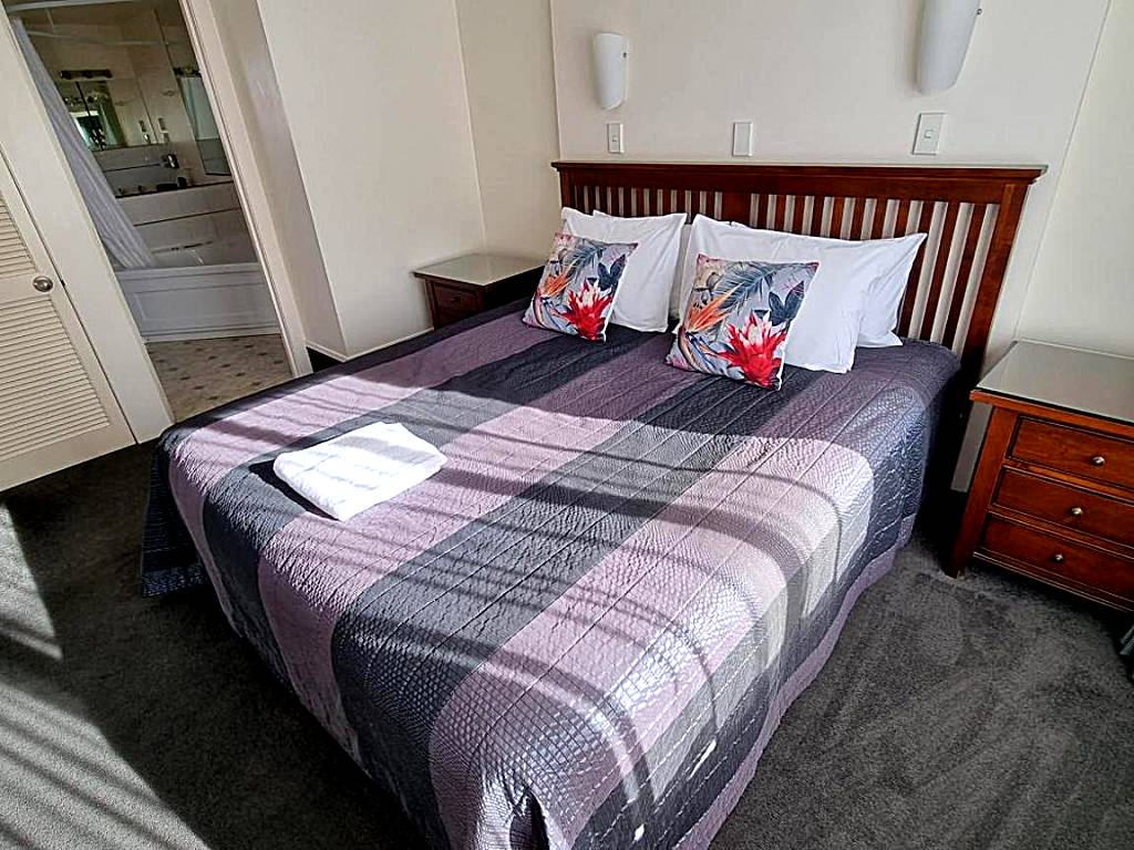 755 Regal Court Motel: Superior Studio