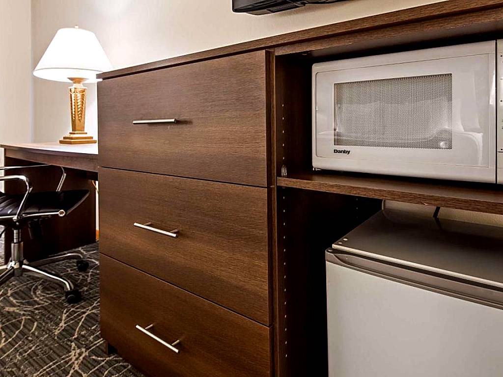 Best Western West Towne Suites: King Suite with Spa Bath (Madison)