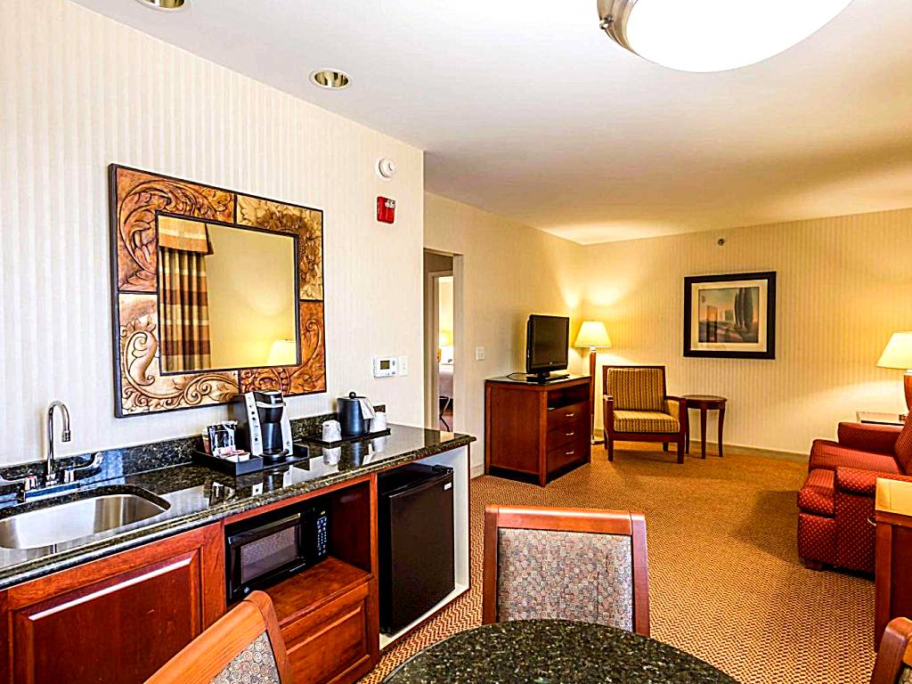 Hilton Garden Inn Milwaukee Northwest Conference Center: King Suite with Spa Bath - Non-Smoking (Milwaukee)