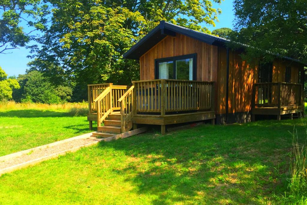 The Lodge by the Lake, Dunbar