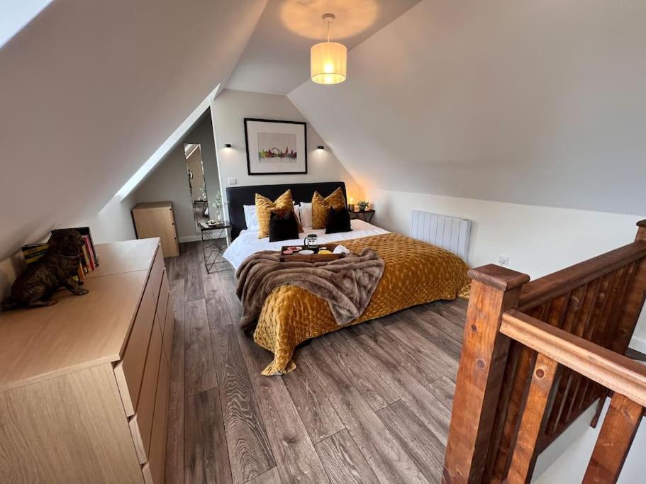 *BRAND NEW* Luxury Country Lodge