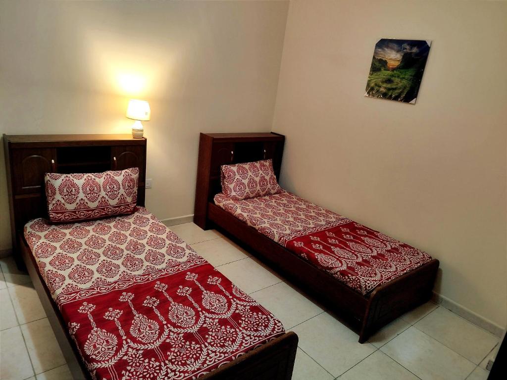 Affordable Comfort: Cozy Room with Dedicated Bath & Twin Beds