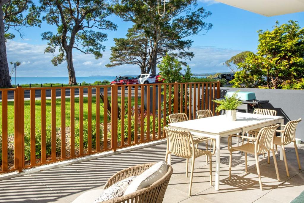 Salty Kisses Pet Friendly 1 Min Walk to Beach