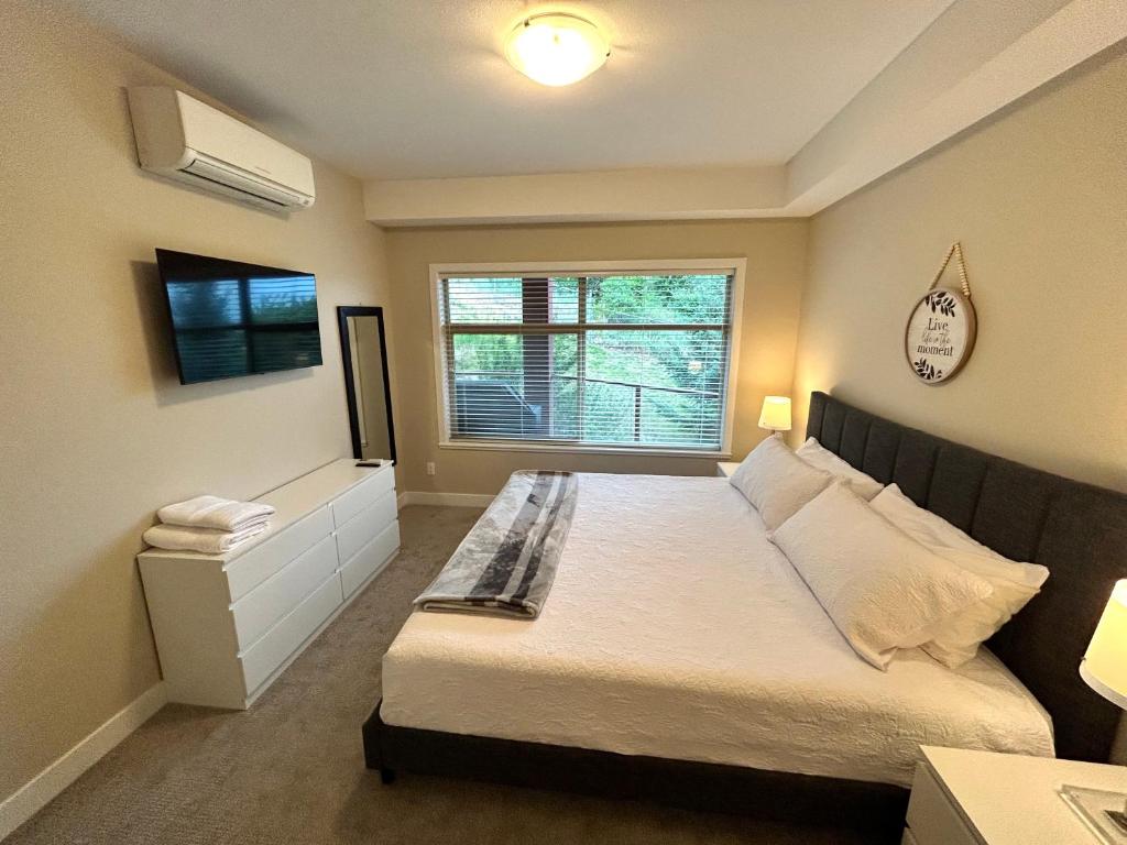 Stay In The Okanagan - Copper Sky, West Kelowna