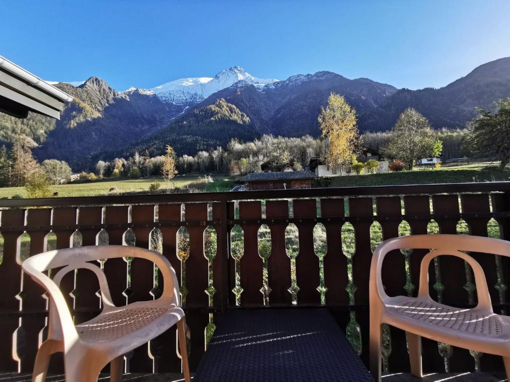 Apt Nala - Sunny Renovated Duplex - 2bed apt - Views - Hikes