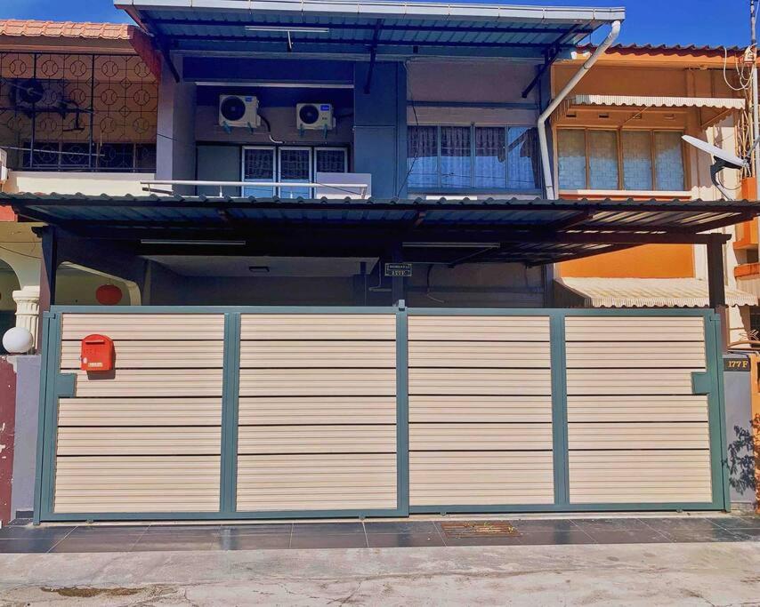 # J Homestay [15PAX -4ROOM-TOWN AREA]