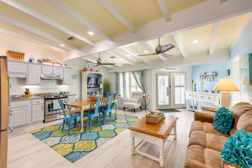 Colorful Jekyll Island Getaway - Walk to Beach