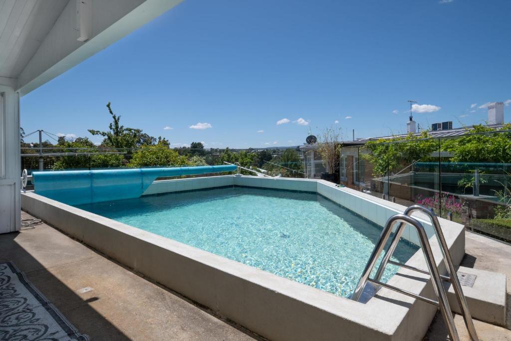 Room For Everyone With A Pool And Wifi