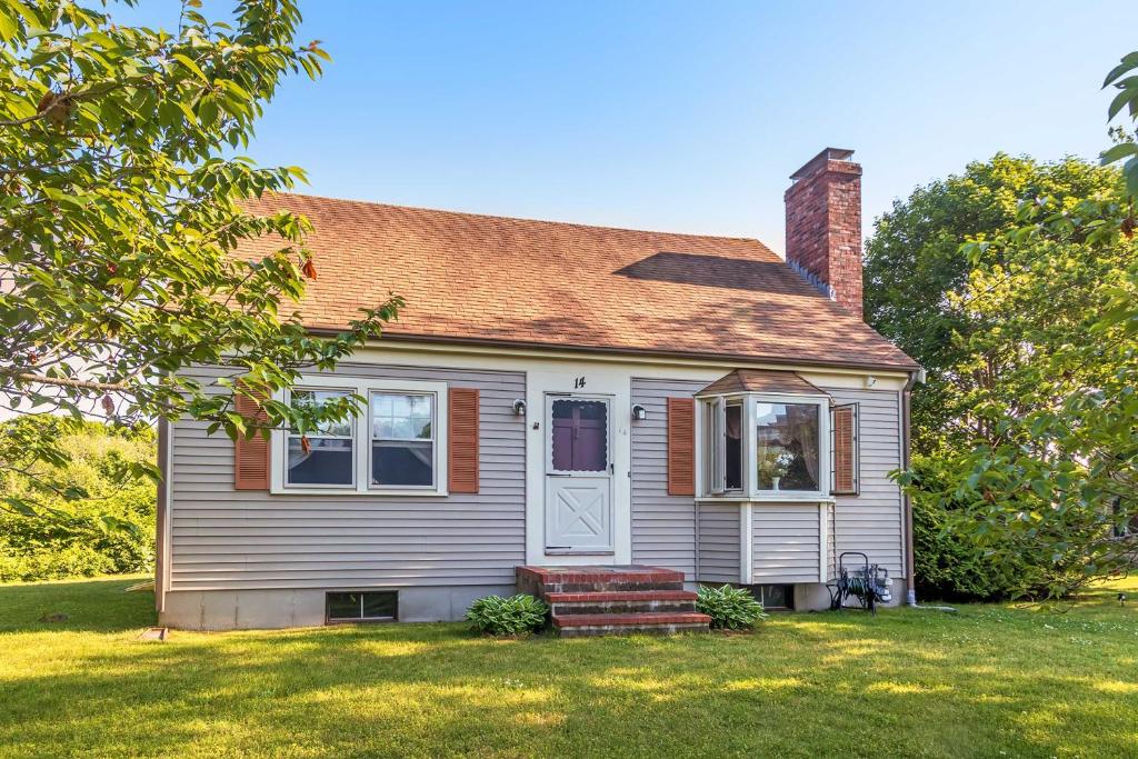 Pet-Friendly West Yarmouth Home - half Mi from Beach!