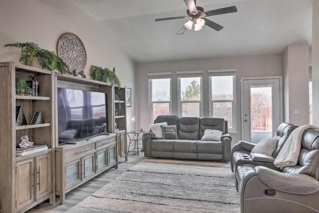 Pet-Friendly Sparks Home 8 Mi to Dtwn Reno!