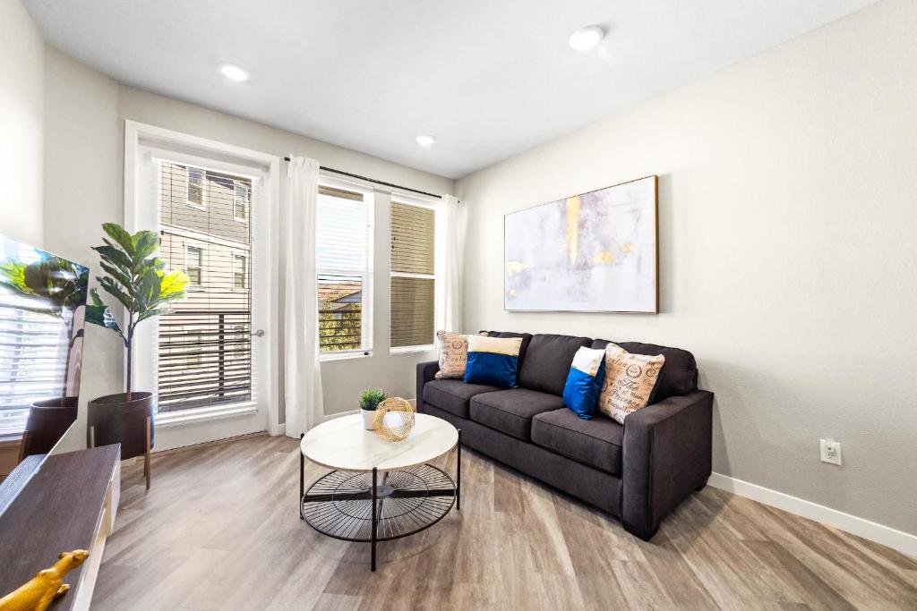 Luxury Apartment Home at the Marina, Sparks
