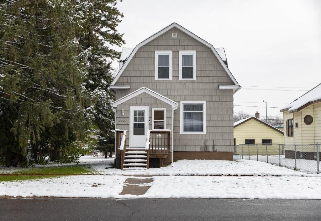 4 Bedroom House by Leavetown Vacations