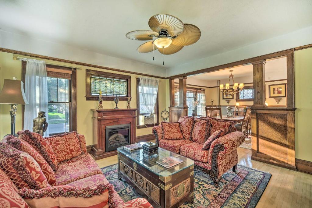 Elegant Superior Getaway Less Than 2 Mi to Downtown!