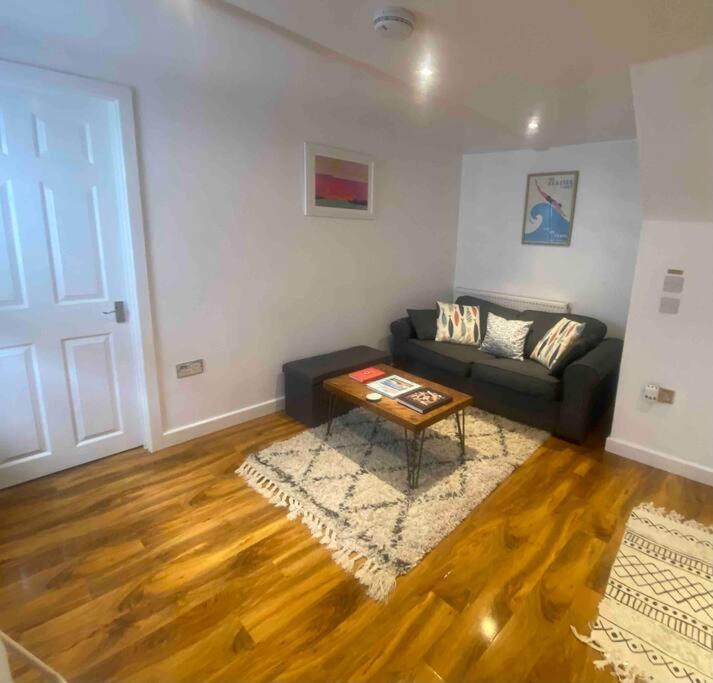 Cozy Basement Apartment at the edge of Old Town
