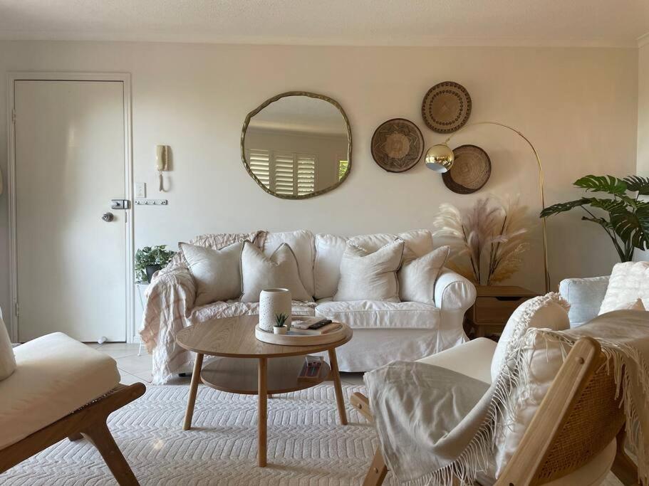 Ocean view apartment! 300m to beach. Pet friendly.