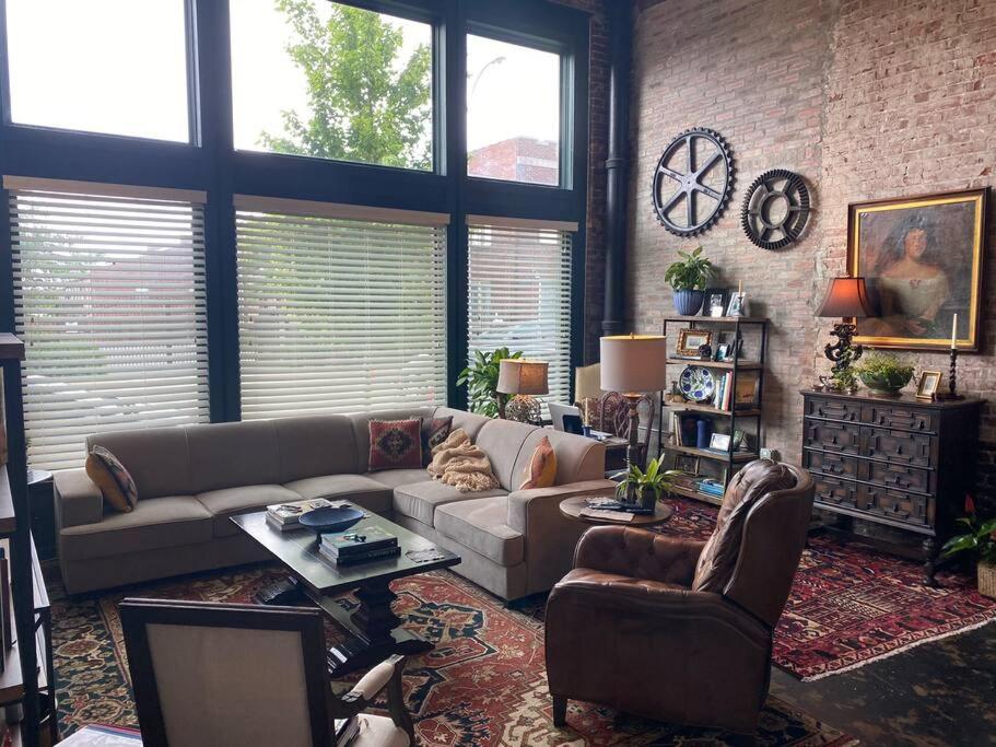 Elegant Downtown Memphis Loft - Walk to Beale St!