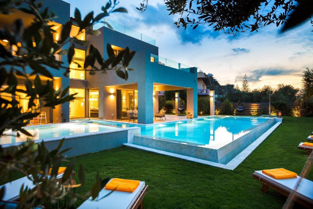 Sissy Luxury Villa Chania, Heated pool
