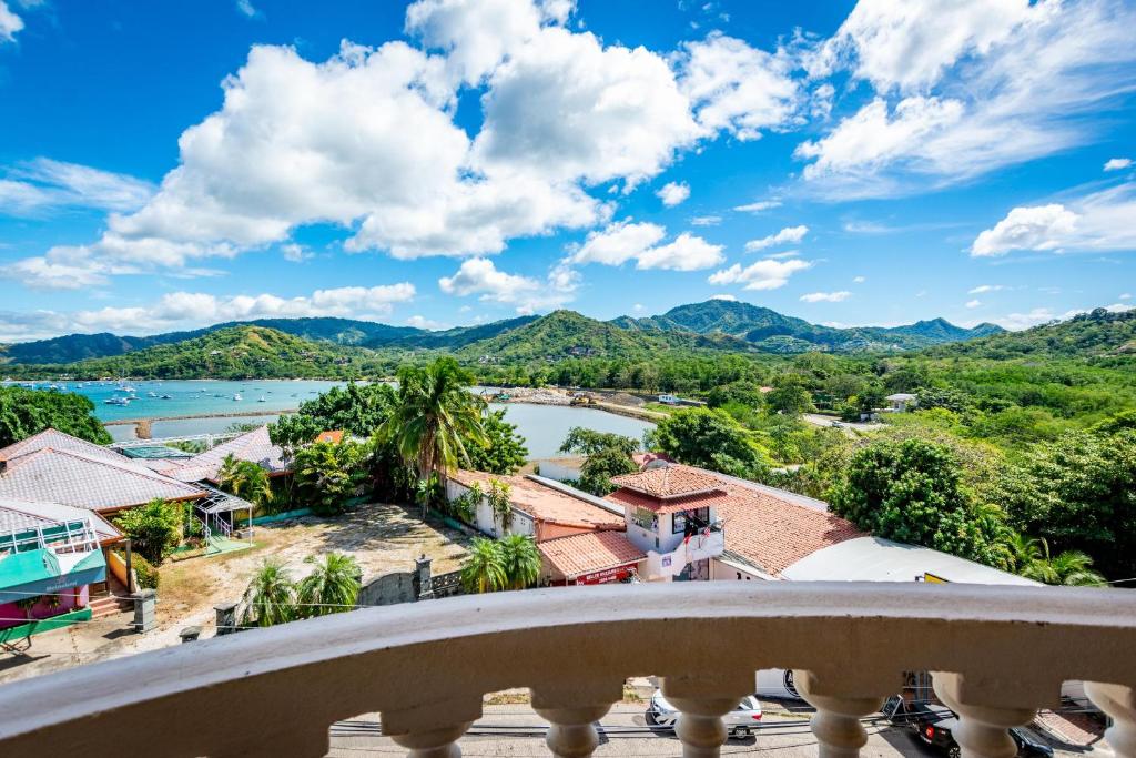 Birds-Eye Ocean View in Nicely Priced Top-Floor Unit in Flamingo