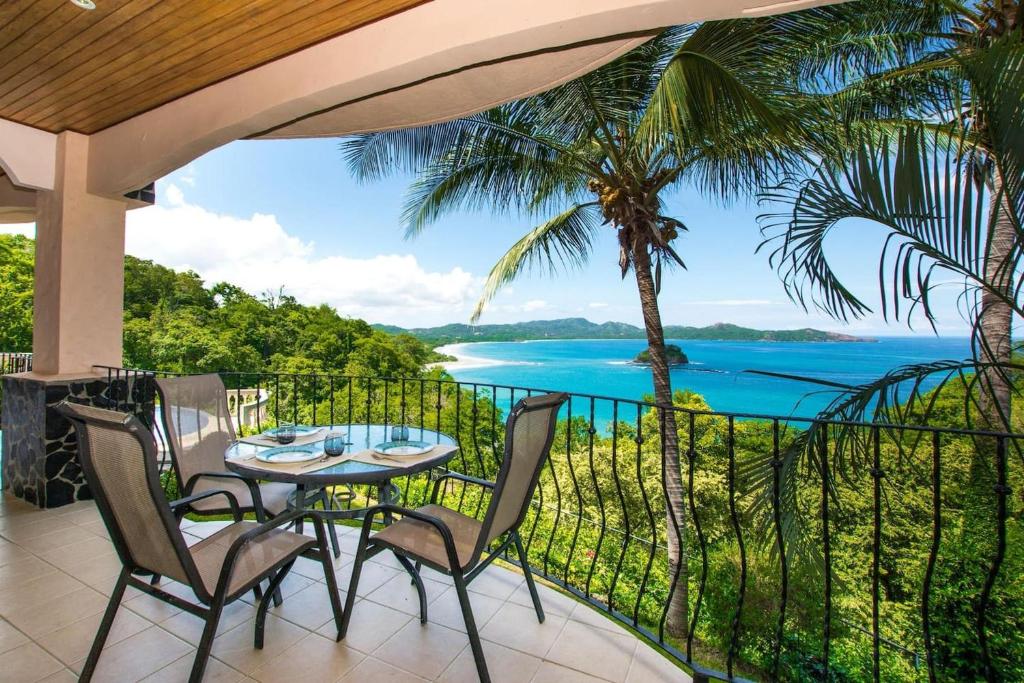 Dazzling Ocean Views from Cliff in Flamingo - Magnificent Inside and Out